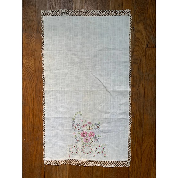 Vintage Linen Hand Towel Embroidered Daisy 29" x 16" - Picture 1 of 2